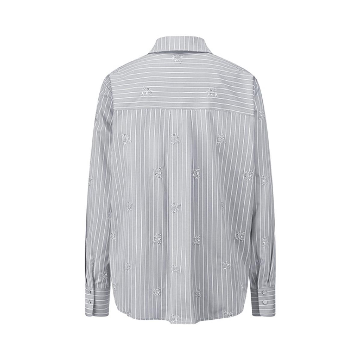 Bluse mit Stickerei