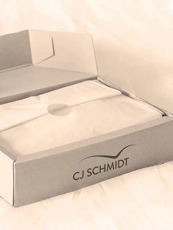 Ein Paket von CJ Schmidt 