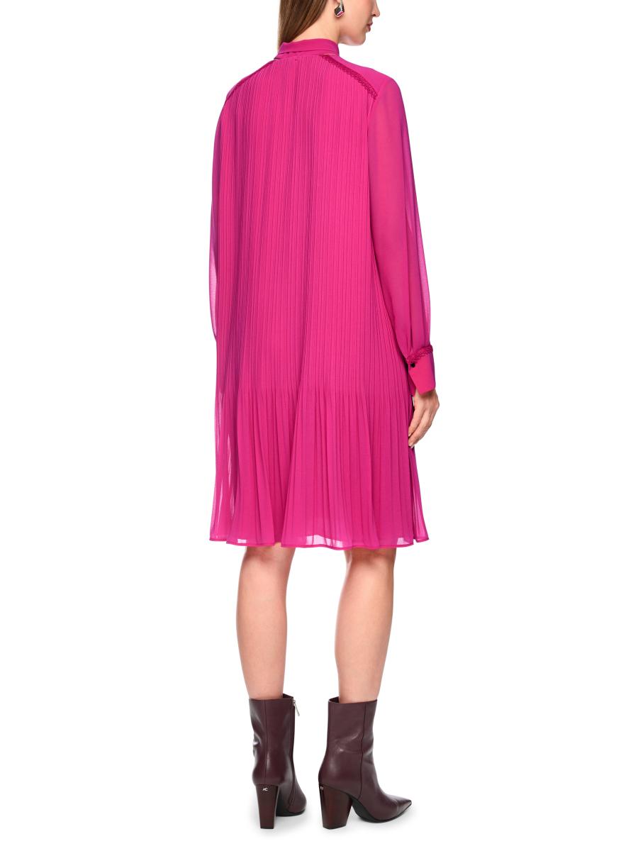 Kleid Mit Schluppe