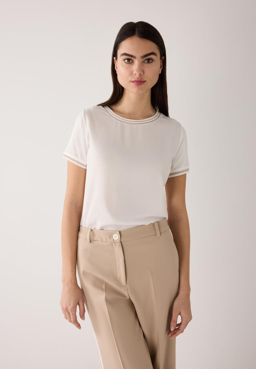 Blusenshirt mit Kontrastabschlüssen