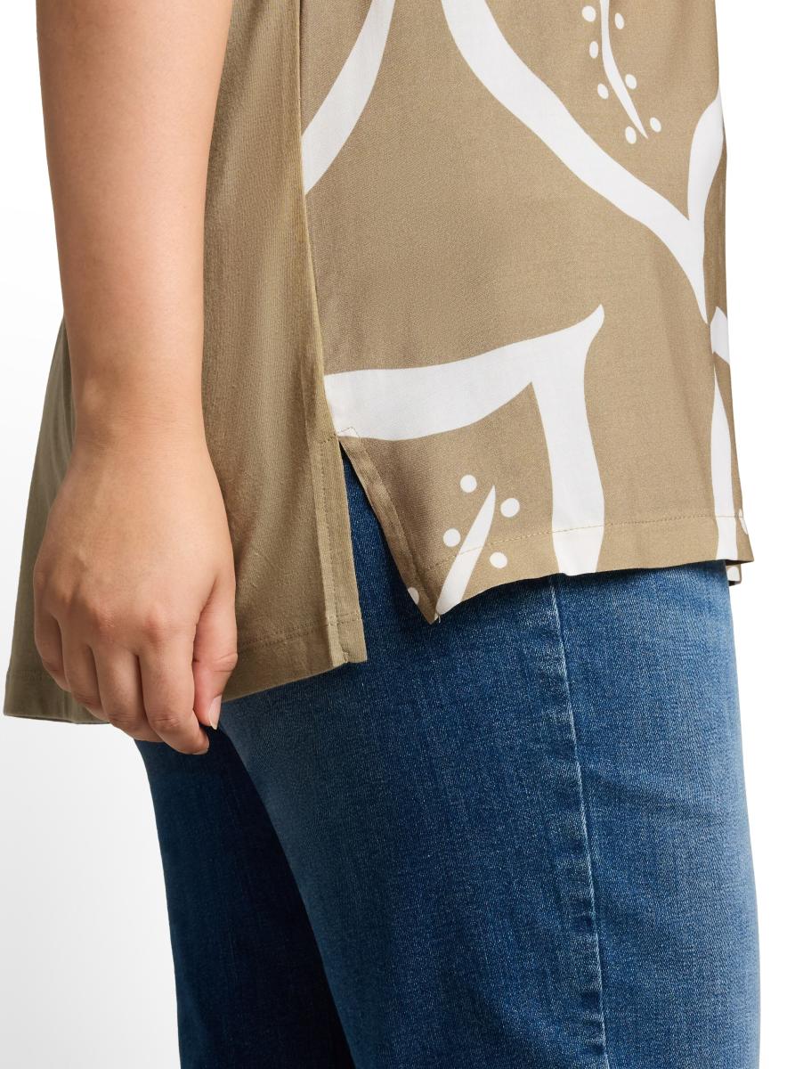 Curvy T-Shirt