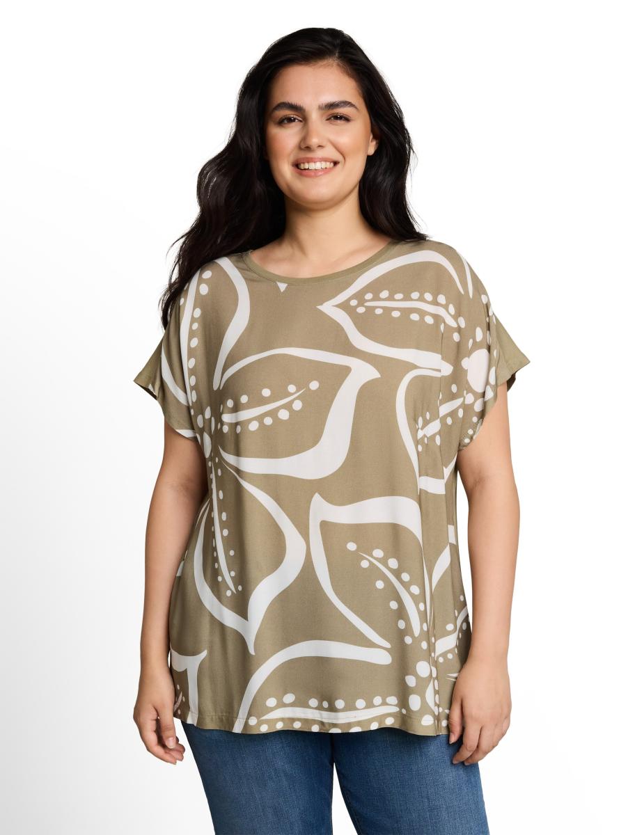 Curvy T-Shirt
