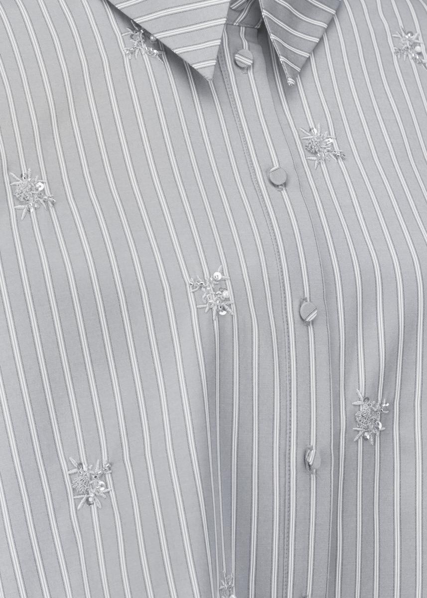 Bluse mit Stickerei